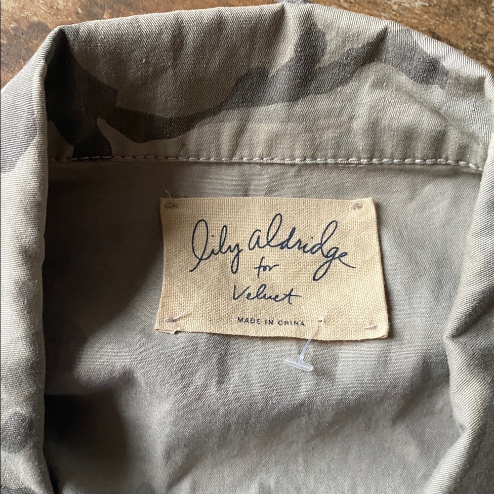 Stylish Camo Women's Jacket. Lily Aldridge Velvet. Size small. Great condition. - Picture 2 of 4